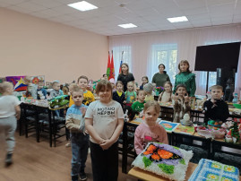 Экскурсия на выставку поделок конкурса "Мастера и Подмастерья" Экскурсия на выставку поделок конкурса "Мастера и Подмастерья".